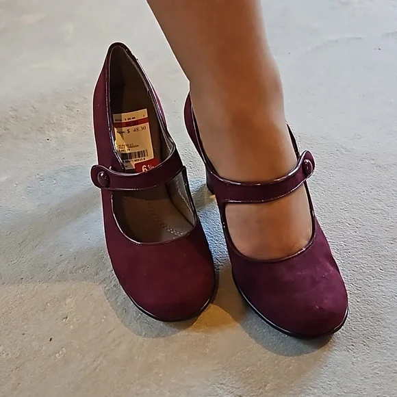 Brand New Aerosoles Burgundy suede heels with strap - Picture 2 of 6